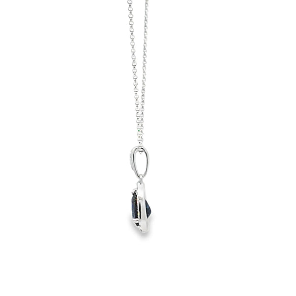 Dije con cadena en oro blanco de 14K con diamante de 0.08CT y zafiro de 0.97CT