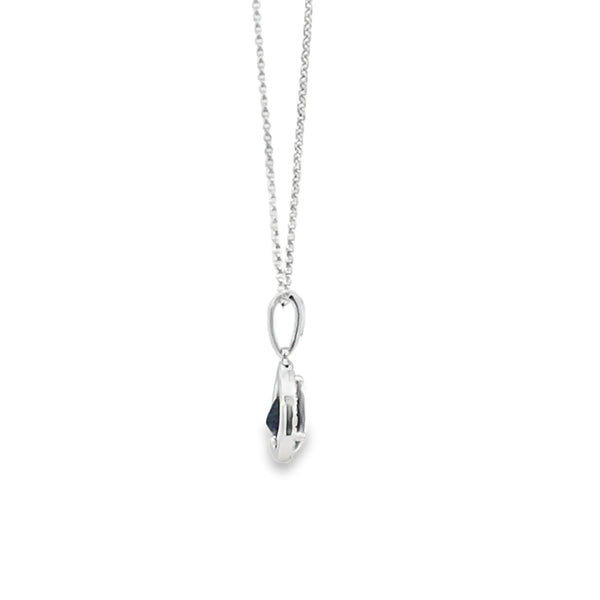 Dije con cadena en oro blanco de 14K con diamante de 0.08CT y zafiro de 0.97CT