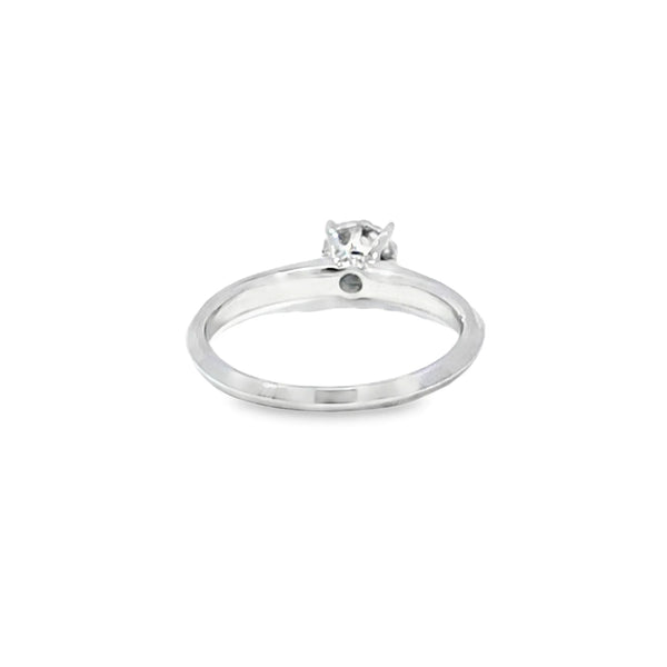 Anillo Solitario en Oro Blanco de 14K con Brillante de 0.24 ct, calidad H SI1.