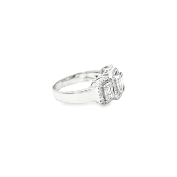 Anillo para dama en oro blanco de 14K con trio de diamantes de 0.83 ct