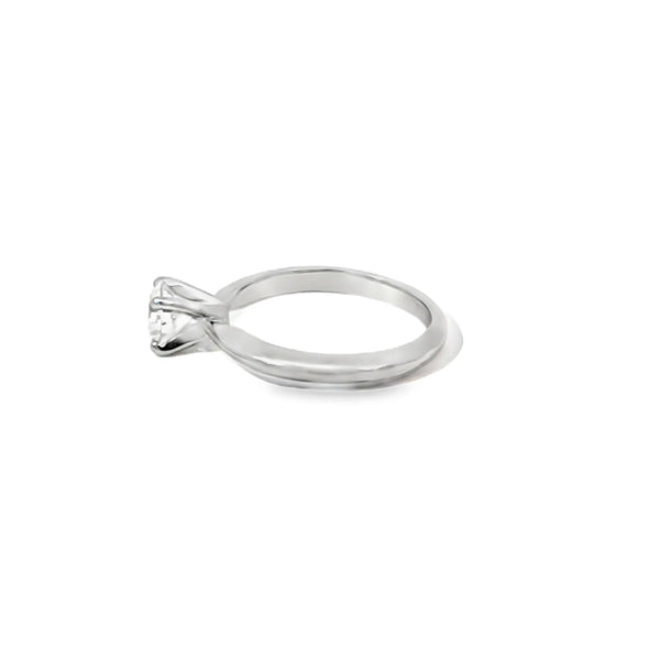 Anillo de Compromiso en 14k en Oro Blanco con 0.54 CT Diamante Central