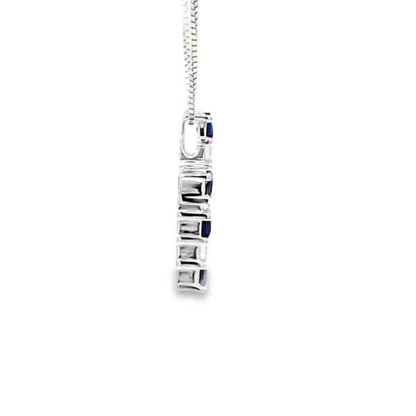 Cruz con cadena en oro blanco de 14K y zafiro de 0.27 ct