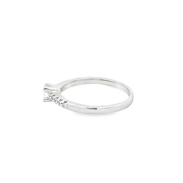 Anillo solitario en oro blanco de 14K con diamante entre 0.25 y 0.42 ct