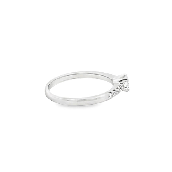 Anillo solitario en oro blanco de 14K con diamante entre 0.25 y 0.42 ct