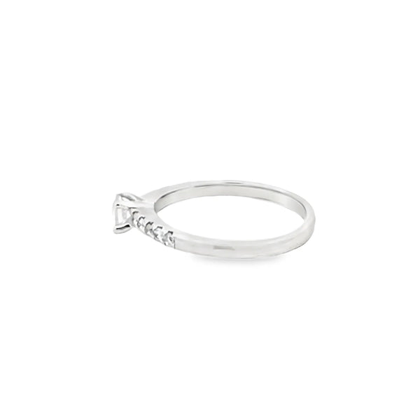 Anillo solitario en oro blanco de 14K con diamante entre 0.20 y 0.37 ct