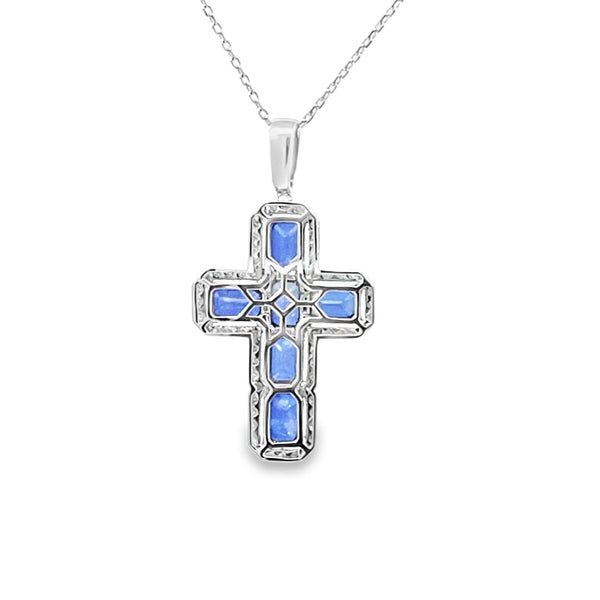 Cruz con cadena en oro blanco de 14K con 0.48 ct en diamantes y 3.81 ct en zafiros