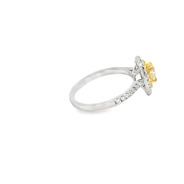 Anillo para Dama en 18K en oro blanco con 0.40ct en diamantes y 0.40 ct Yellow Fancy
