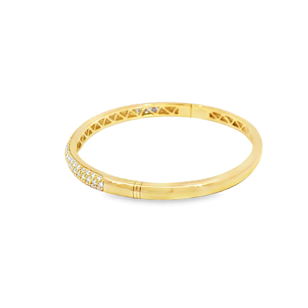 Brazalete en oro amarillo de 18K con diamantes de 1.55 ct, diseño majestuoso