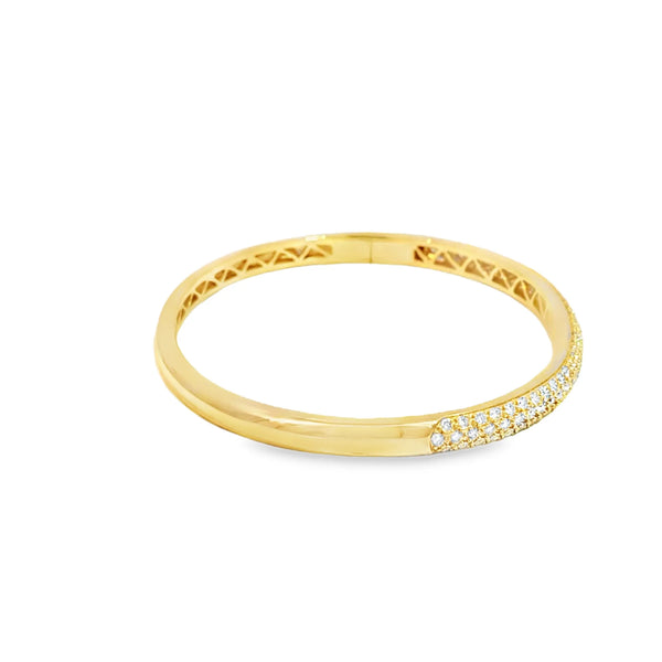 Brazalete en oro amarillo de 18K con diamantes de 1.55 ct, diseño majestuoso