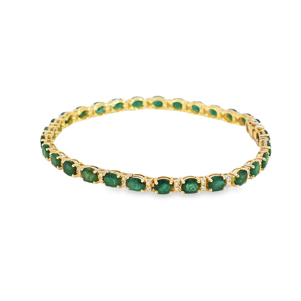Brazalete en oro amarillo de 14K con diamantes de 0.31 ct y esmeralda de 10 ct