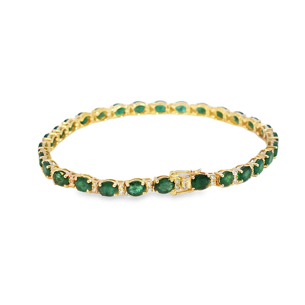 Brazalete en oro amarillo de 14K con diamantes de 0.31 ct y esmeralda de 10 ct