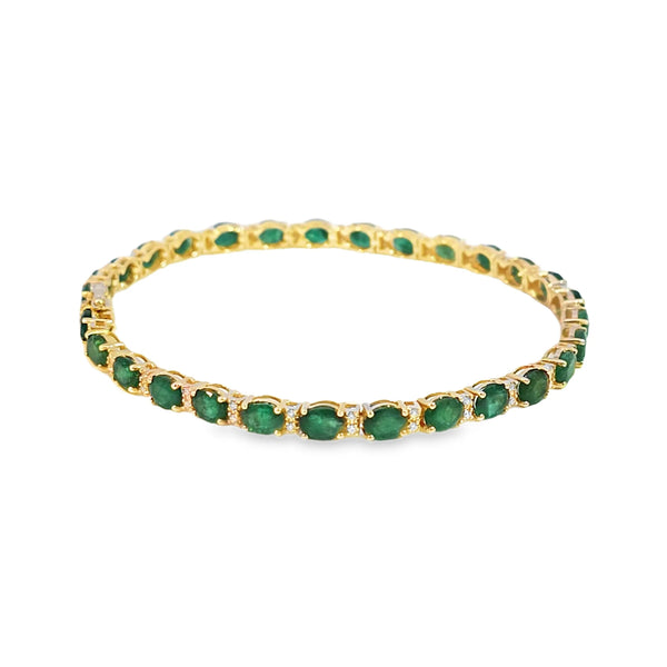 Brazalete en oro amarillo de 14K con diamantes de 0.31 ct y esmeralda de 10 ct