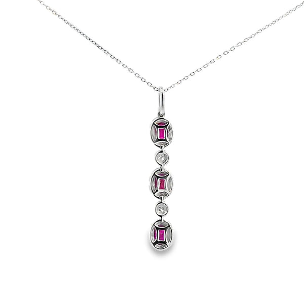Dije con Cadena en 14K en Oro Blanco con 0.47CT en Rubíes