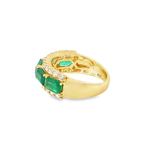 Anillo para Dama en 14K en Oro Amarillo con .70CT en Diamantes y 3.21CT en Esmeraldas