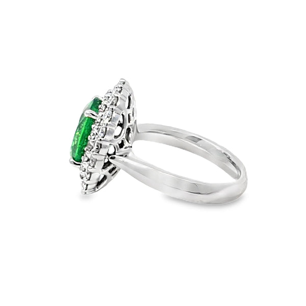 Anillo para Dama en 18K en Oro Blanco con 1.18CT en diamantes y 5.0CT en Granate Verde