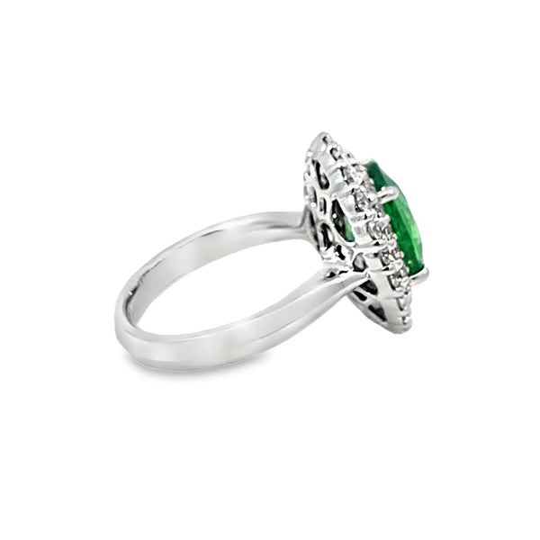 Anillo para Dama en 18K en Oro Blanco con 1.18CT en diamantes y 5.0CT en Granate Verde