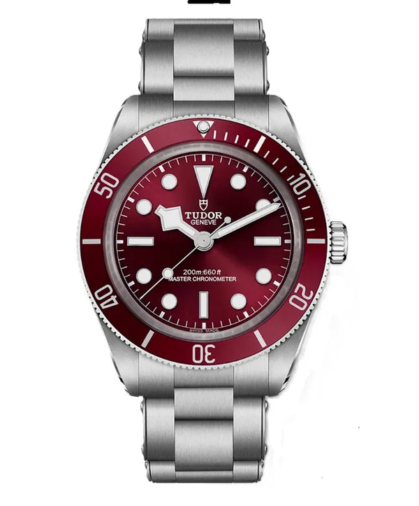 Reloj Tudor Black Bay en acero de 39MM movimiento automático, esfera burdeos con brazalete de acero