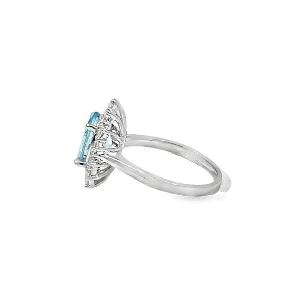 Anillo para Dama en Oro Blanco de 18K, con Brillante de 0.85 ct y Aquamarina de 2.2 ct.
