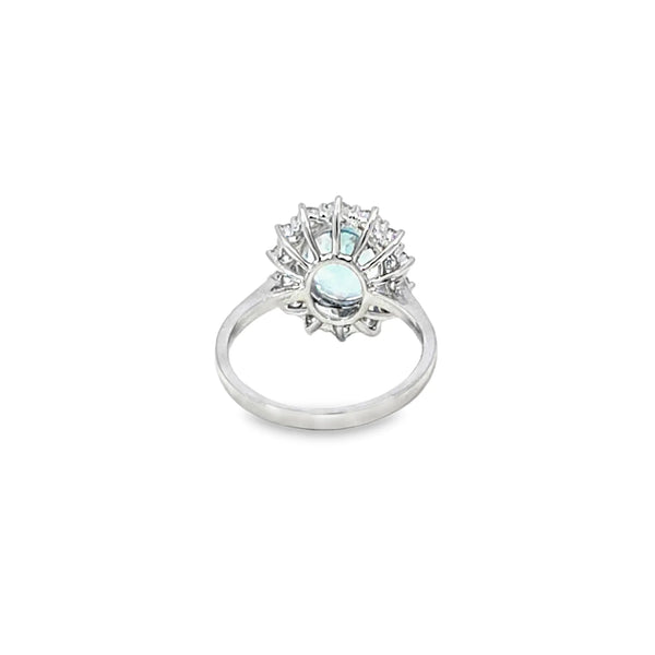 Anillo para Dama en Oro Blanco de 18K, con Brillante de 0.56 ct y Aquamarina de 2.56 ct.
