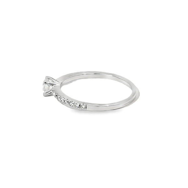 Anillo solitario en oro blanco de 14K con diamante de 0.40 ct