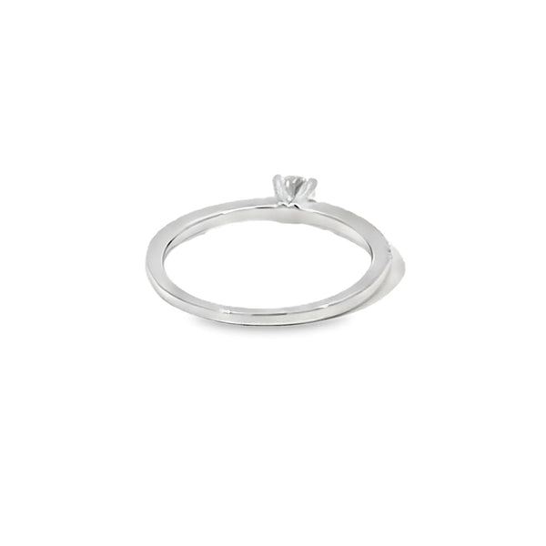 Anillo solitario en oro blanco de 14K con diamante de 0.40 ct