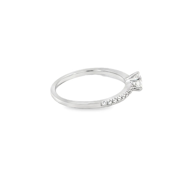 Anillo solitario en oro blanco de 14K con diamante de 0.40 ct