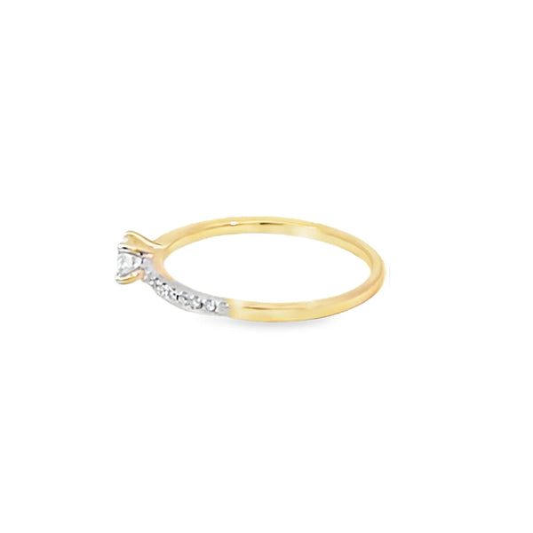 Anillo solitario en oro amarillo de 14K con diamante de 0.30 ct
