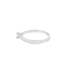 Anillo solitario en oro blanco de 14K con un diamante de 0.15 ct