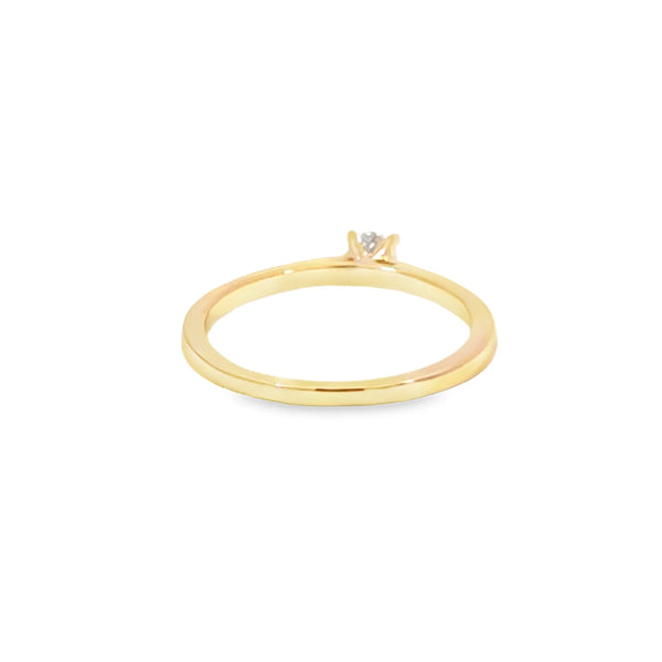 Anillo solitario en oro amarillo de 14K con un diamante de 0.20 ct