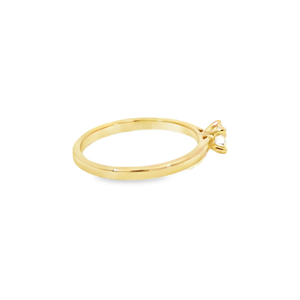 Anillo solitario en oro amarillo de 14K con diamante de 0.25 ct