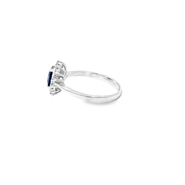 Anillo para dama en oro blanco de 14K con 0.25 ct en diamantes y 1.00 ct en zafiro