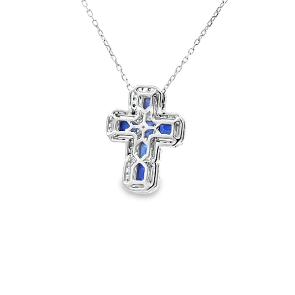 Cruz con cadena en oro blanco de 14K con 0.33 ct en diamantes y 1.39 ct de zafiro