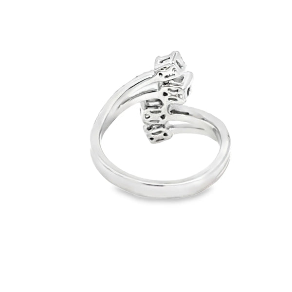 Anillo para dama en oro blanco de 18K con 0.66 ct en diamantes