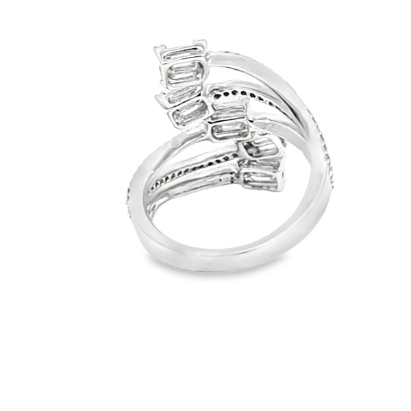 Anillo para dama en oro blanco de 18K con 1.28 ct de diamantes