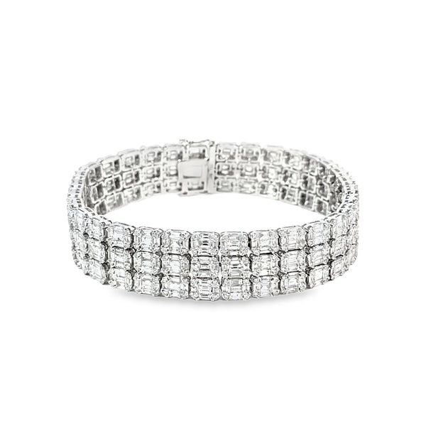 Brazalete en oro blanco de 18K con 12 ct de diamantes
