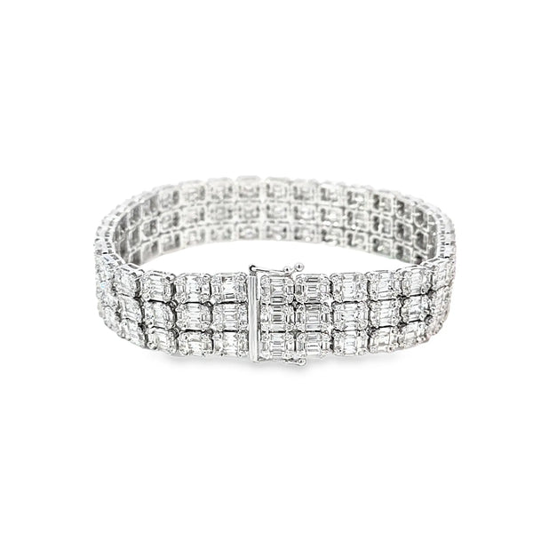 Brazalete en oro blanco de 18K con 12 ct de diamantes