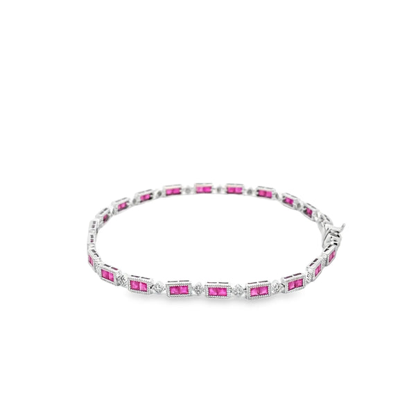 Brazalete en oro blanco de 14K con 2.37 ct de diamantes y rubíes