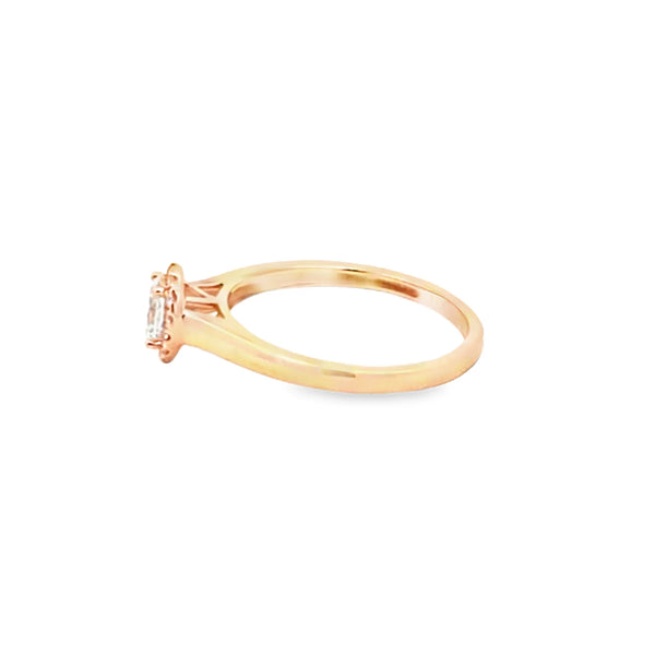 Anillo solitario en oro amarillo de 14K con diamante ovalado de 0.37 ct