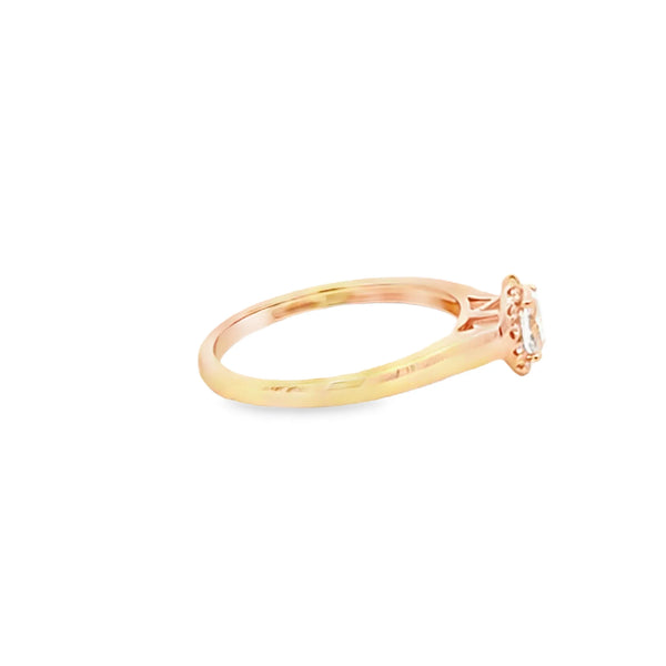 Anillo solitario en oro amarillo de 14K con diamante ovalado de 0.37 ct