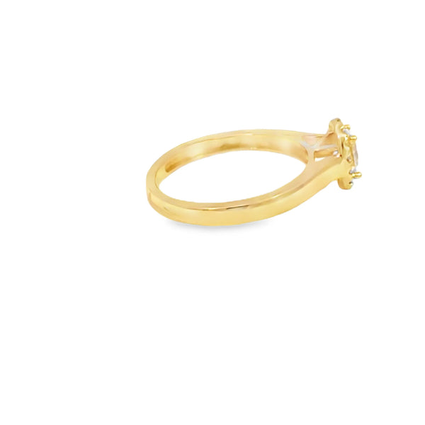 Anillo solitario en oro amarillo de 14K con diamante ovalado de 0.50 ct