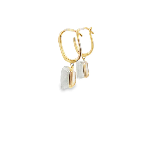 Aretes de oro amarillo de 14K con diamantes de 0.07 ct, elegancia sutil