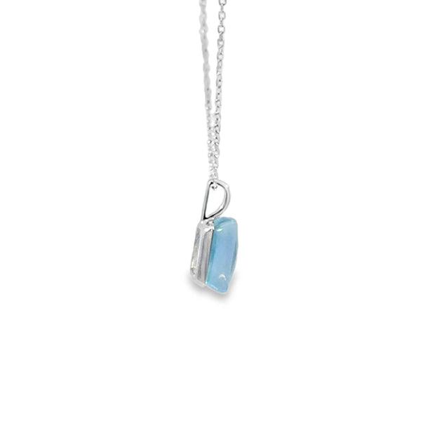 Dije en oro blanco de 14K con diamante de 0.02 ct, estilo vibrante