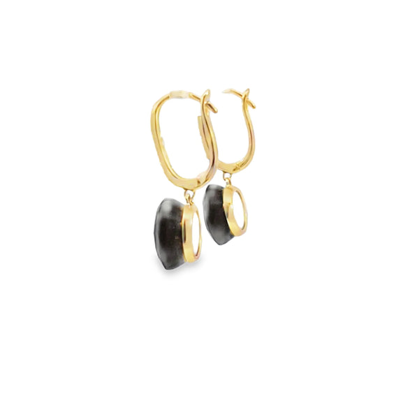 Aretes en oro amarillo de 14K con diamantes de 0.07 ct, diseño refinado