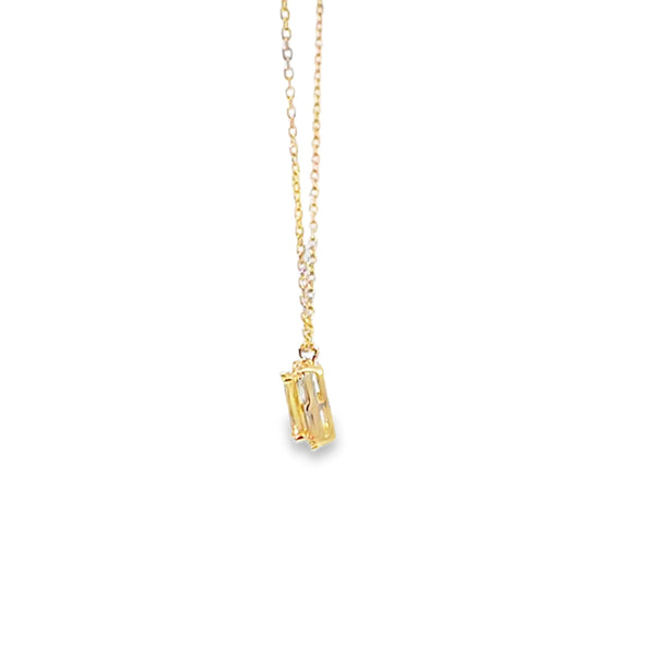 Dije de oro amarillo de 14K con diamante de 0.02 ct, elegancia sutil