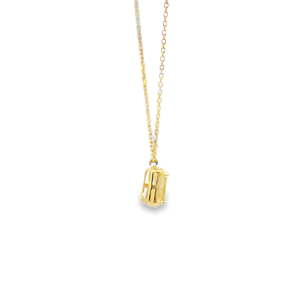 Dije de oro amarillo de 14K con diamante de 0.02 ct, elegancia sutil