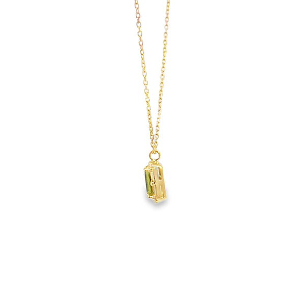 Dije con cadena en oro amarillo de 14K con diamante de 0.02 ct, estilo clásico