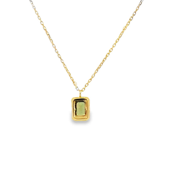Dije con cadena en oro amarillo de 14K con diamante de 0.02 ct, estilo clásico