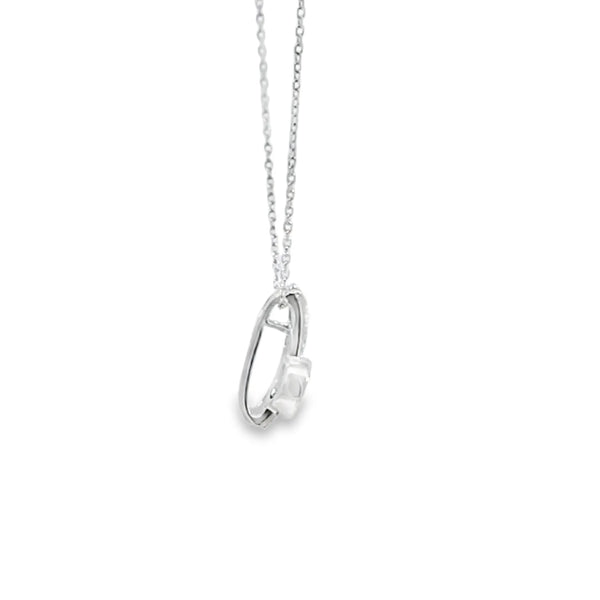 Dije en oro blanco de 14K con diamante de 0.05 ct, diseño encantador