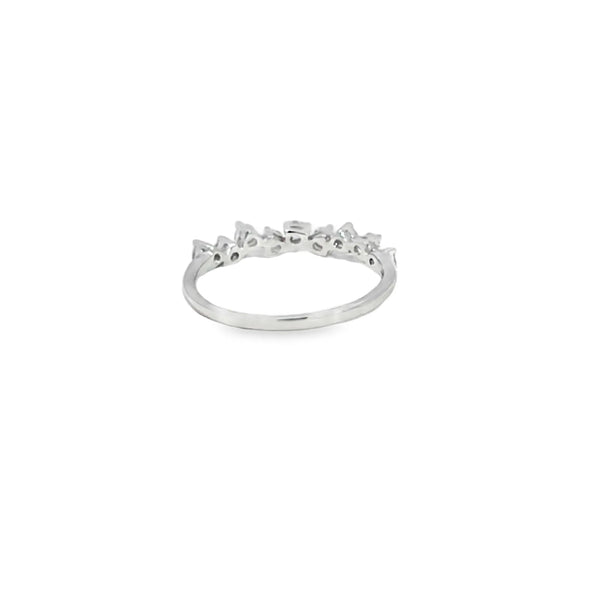 Anillo para dama en oro blanco de 18K con diamante de 0.40 ct, estilo refinado