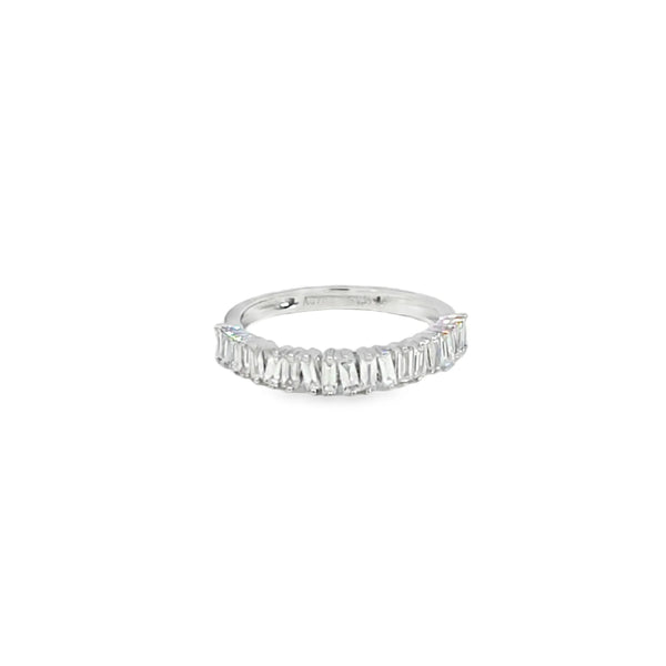 Anillo femenino en oro blanco de 18K con diamante de 0.47 ct, elegancia clásica